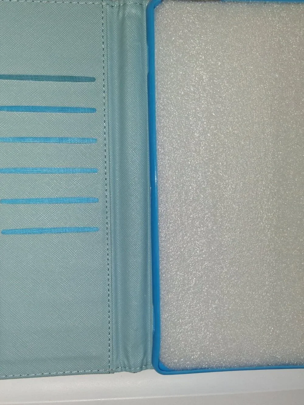 Butterfly-patterned Folio Tablet Case /iPad 9th/8th/7th Generation Case 10.2 in